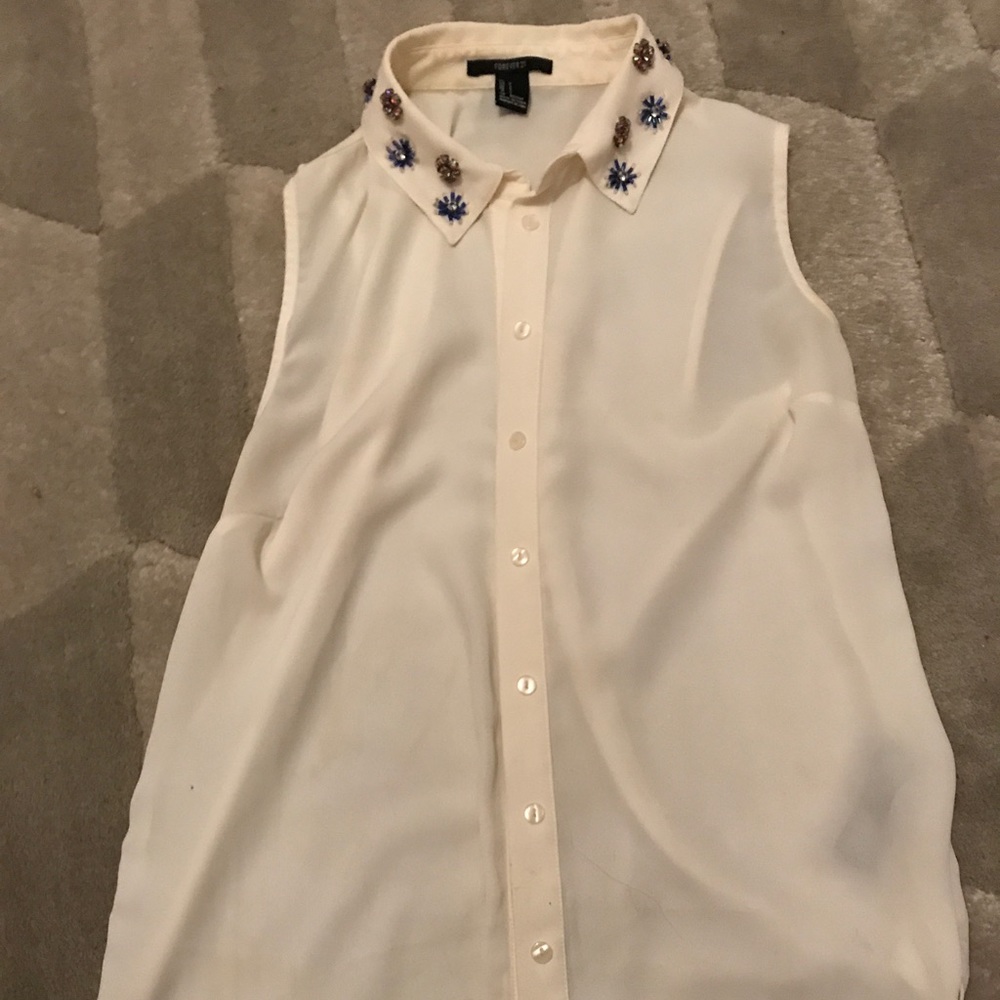 Beautiful beaded collar button-down top!